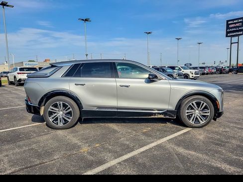 Used 2024 Cadillac Lyriq Luxury AWD/4WD image 13