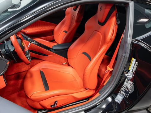 Used 2022 Ferrari Roma RWD image 7