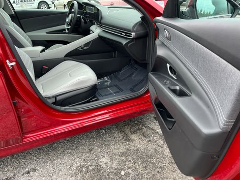 Used 2025 Hyundai Elantra Limited FWD image 28