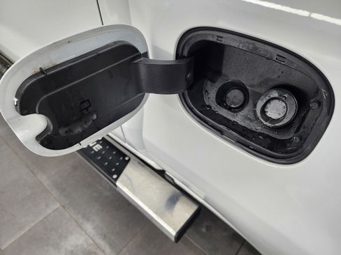 Used 2019 GMC Sierra 1500 SLE image 29