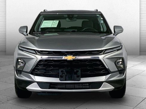 Used 2025 Chevrolet Blazer LT w/ Convenience Package AWD/4WD image 2
