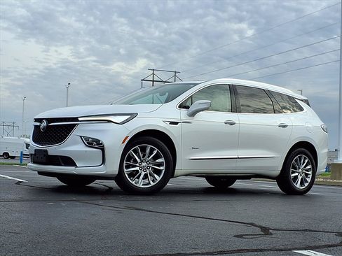 Used 2023 Buick Enclave Avenir w/ Avenir Technology Package AWD/4WD image 2