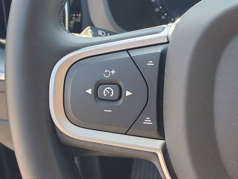 Certified 2025 Volvo XC60 B5 Core AWD/4WD image 19