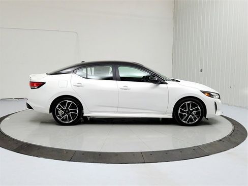 New 2025 Nissan Sentra SR w/ SR Premium Package image 8