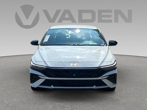 New 2025 Hyundai Elantra SEL FWD image 2