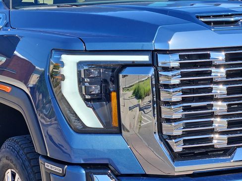 New 2026 GMC Sierra 2500 Denali w/ Technology Package AWD/4WD image 8