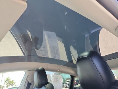 Used 2022 Tesla Model Y Long Range AWD/4WD image 19