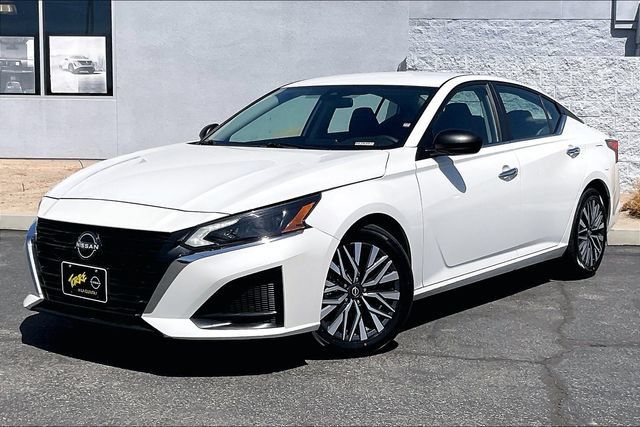 Certified 2024 Nissan Altima 2.5 SV FWD image 1