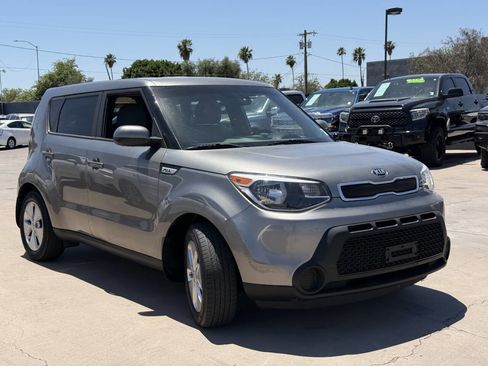 Used 2016 Kia Soul FWD image 2