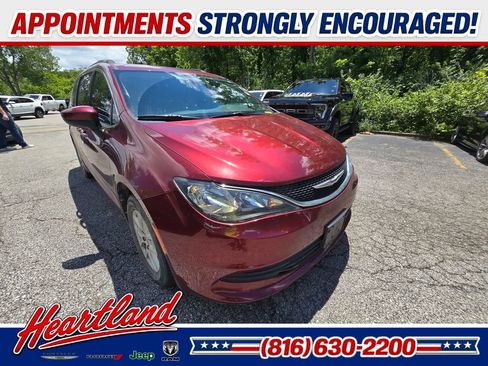 Used 2020 Chrysler Voyager Lxi FWD image 11