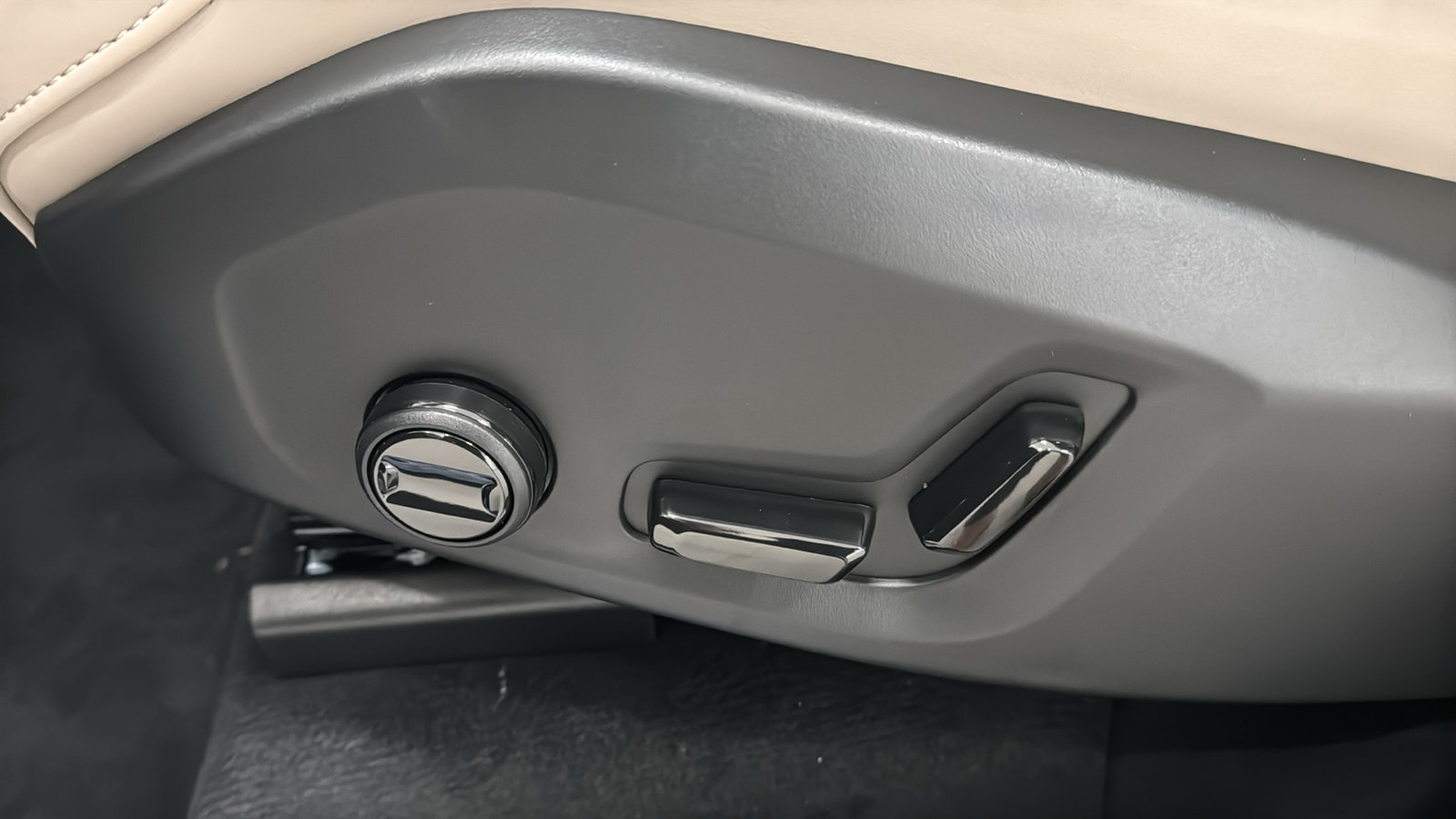 New 2027 Volvo XC90 T8 Plus AWD/4WD image 24