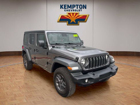 Used 2025 Jeep Wrangler Unlimited Sport AWD/4WD image 8