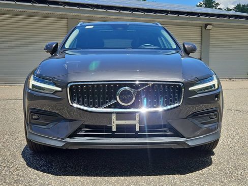Used 2023 Volvo V60 B5 Cross Country Plus w/ Climate Package AWD/4WD image 10