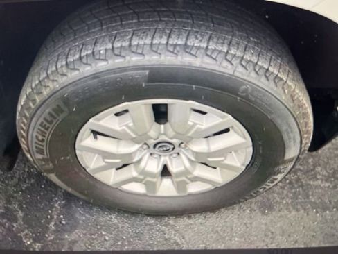 Certified 2024 Nissan Frontier SV w/ SV Convenience Package image 7