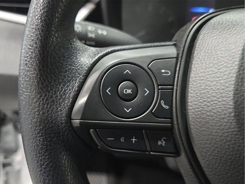 Used 2025 Toyota Corolla LE image 12