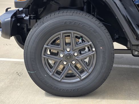 New 2025 Jeep Gladiator Sport image 9