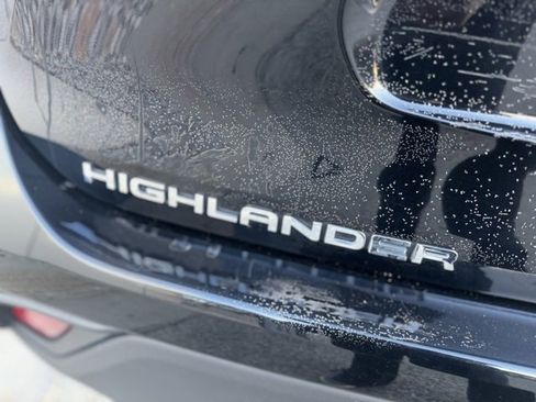 Certified 2021 Toyota Highlander XLE image 48