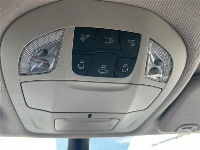 Used 2023 Chrysler Pacifica Touring-L AWD/4WD image 29