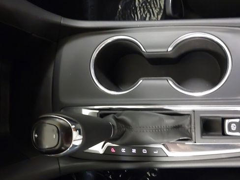 Used 2018 Chevrolet Equinox LT FWD image 22