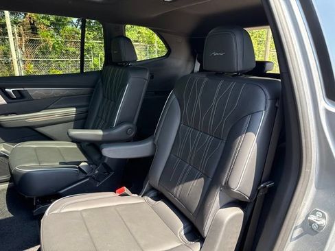 Used 2026 Buick Enclave Avenir w/ Super Cruise Package FWD image 24