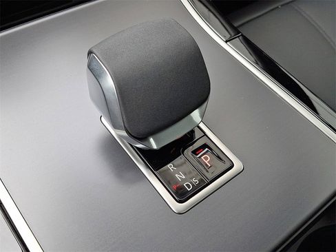 New 2026 Land Rover Range Rover Velar S image 12