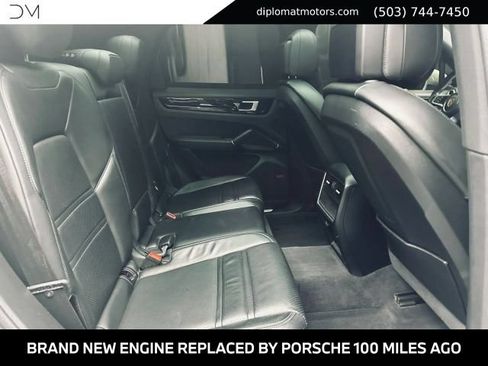 Used 2020 Porsche Cayenne AWD/4WD image 18