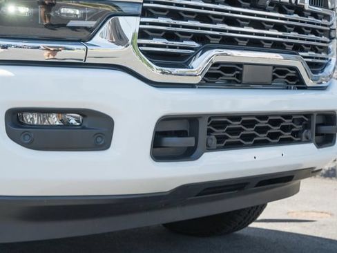 Used 2025 RAM 2500 Limited AWD/4WD image 18