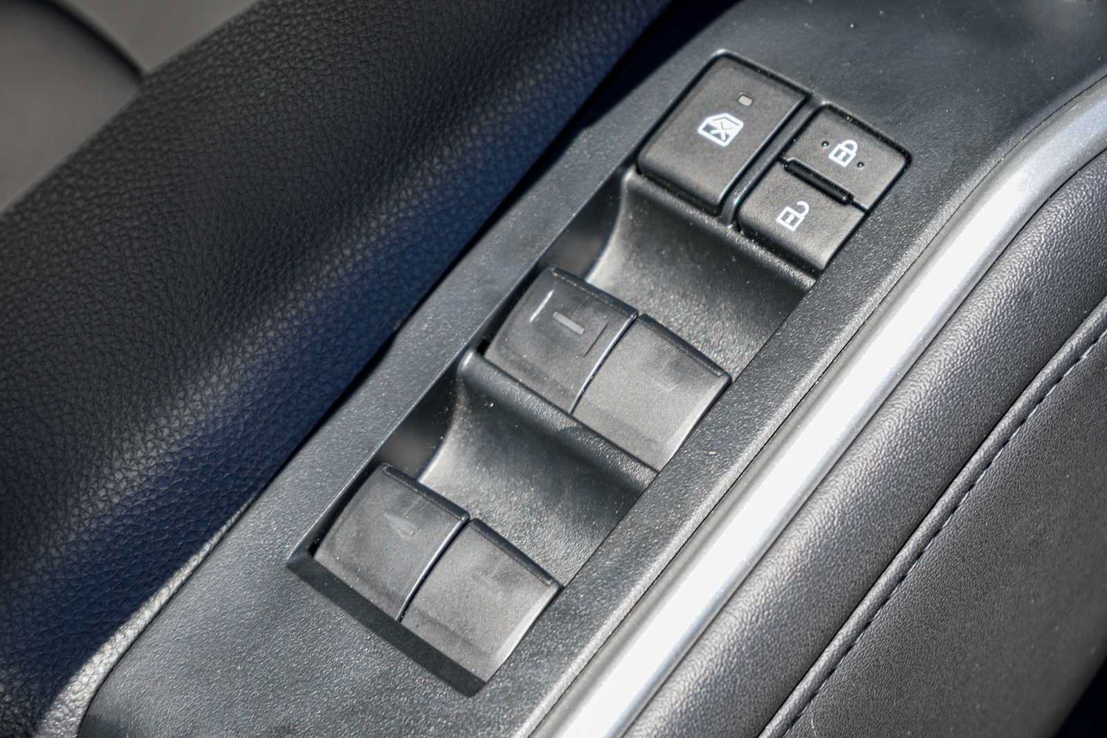 Used 2023 Toyota Highlander XLE FWD image 10