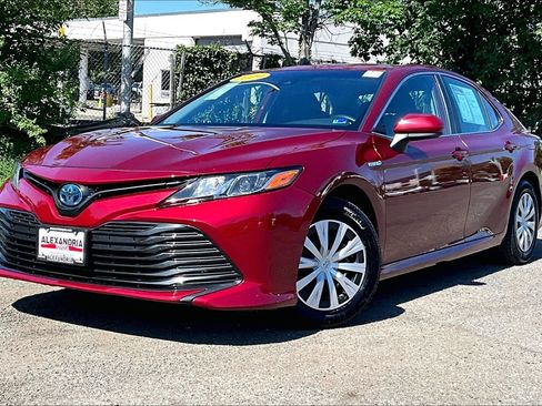 Used 2019 Toyota Camry LE FWD image 1