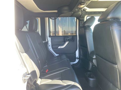 Used 2017 Jeep Wrangler Unlimited Sahara w/ Connectivity Group image 29