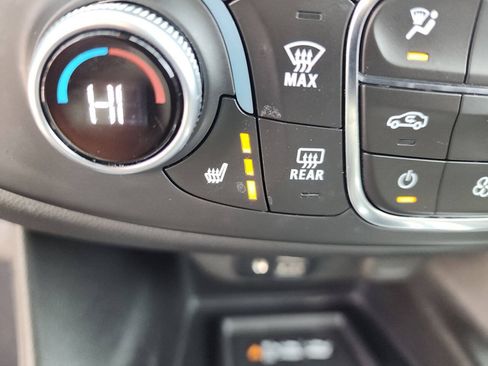 Used 2023 Chevrolet Traverse RS AWD/4WD image 38