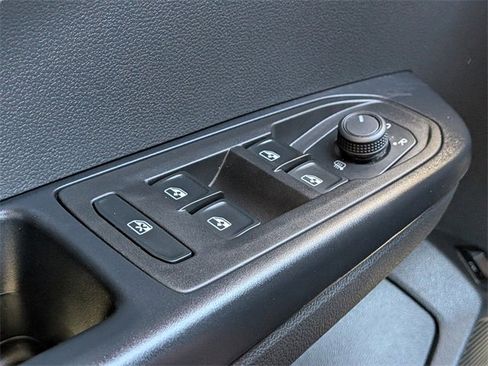 Certified 2024 Volkswagen Taos SE image 27