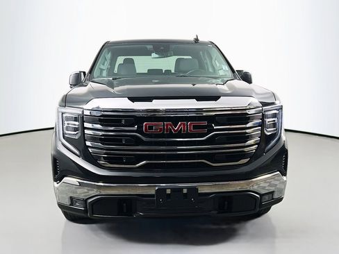 Used 2025 GMC Sierra 1500 SLT image 2