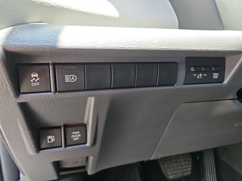 Used 2023 Toyota Sienna Limited AWD/4WD image 23
