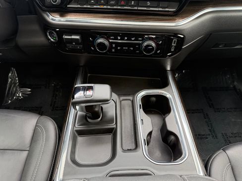 Used 2024 Chevrolet Silverado 1500 LT Trail Boss w/ Convenience Package II AWD/4WD image 16