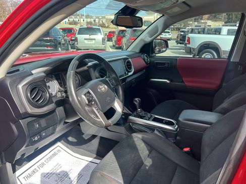 Used 2022 Toyota Tacoma SR5 image 7