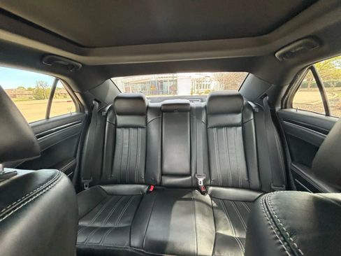 Used 2018 Chrysler 300 S AWD/4WD image 30