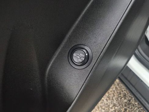 Used 2024 Chevrolet Equinox LT FWD image 15