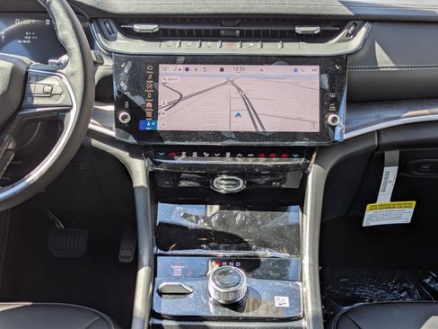 New 2026 Jeep Grand Cherokee Limited image 13