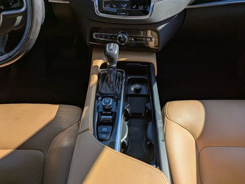 Used 2018 Volvo XC90 T5 Momentum w/ Convenience Package AWD/4WD image 18