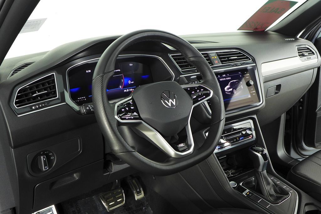 Used 2024 Volkswagen Tiguan SE R-Line FWD image 30