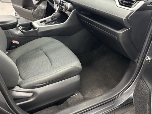 Used 2021 Toyota RAV4 LE image 28