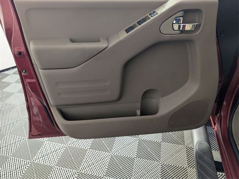 Used 2015 Nissan Frontier SV image 10