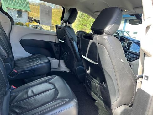 Used 2017 Chrysler Pacifica Touring-L Plus w/ Advanced Safetytec Group FWD image 33