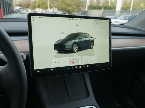 Used 2024 Tesla Model Y Long Range image 21