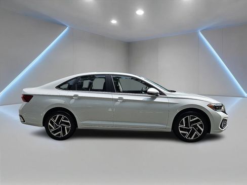 Certified 2023 Volkswagen Jetta SEL FWD image 4
