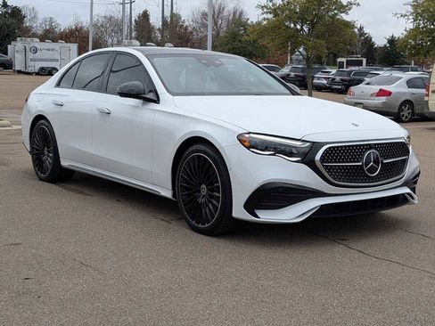 Used 2024 Mercedes-Benz E 350 4MATIC Sedan image 3