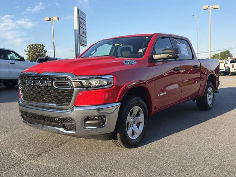 Used 2025 RAM 1500 Big Horn AWD/4WD image 2