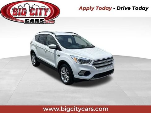 Used 2017 Ford Escape SE w/ Equipment Group 201A AWD/4WD image 1