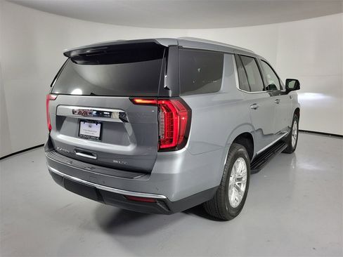 Used 2023 GMC Yukon SLT w/ SLT Luxury Package image 4